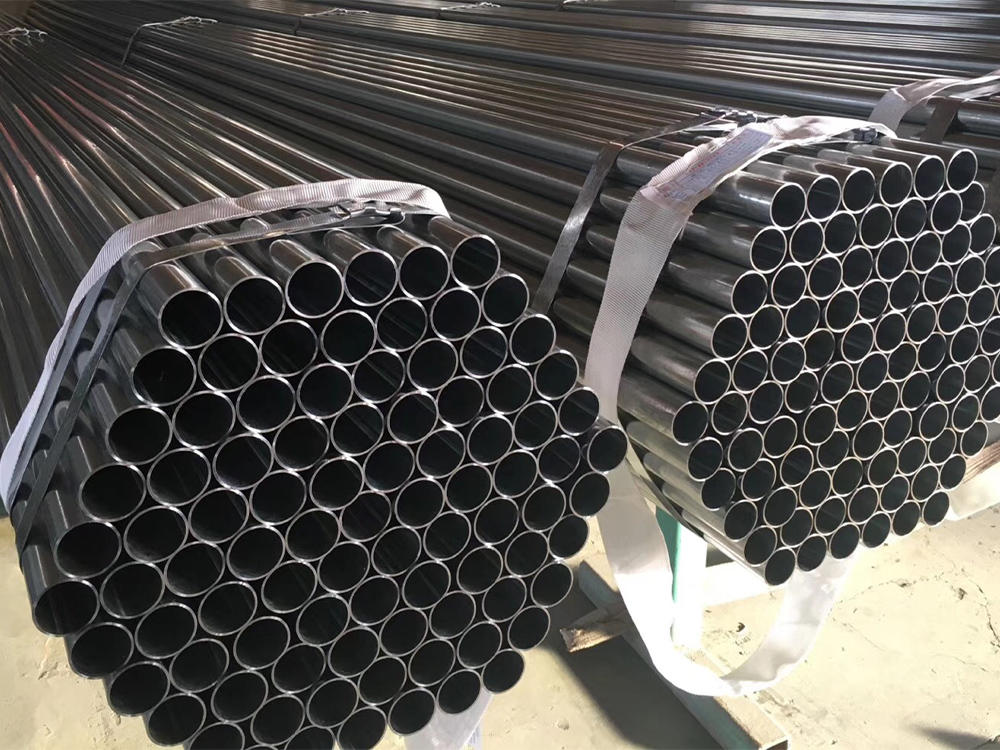 1_0004_black round pipe (1)